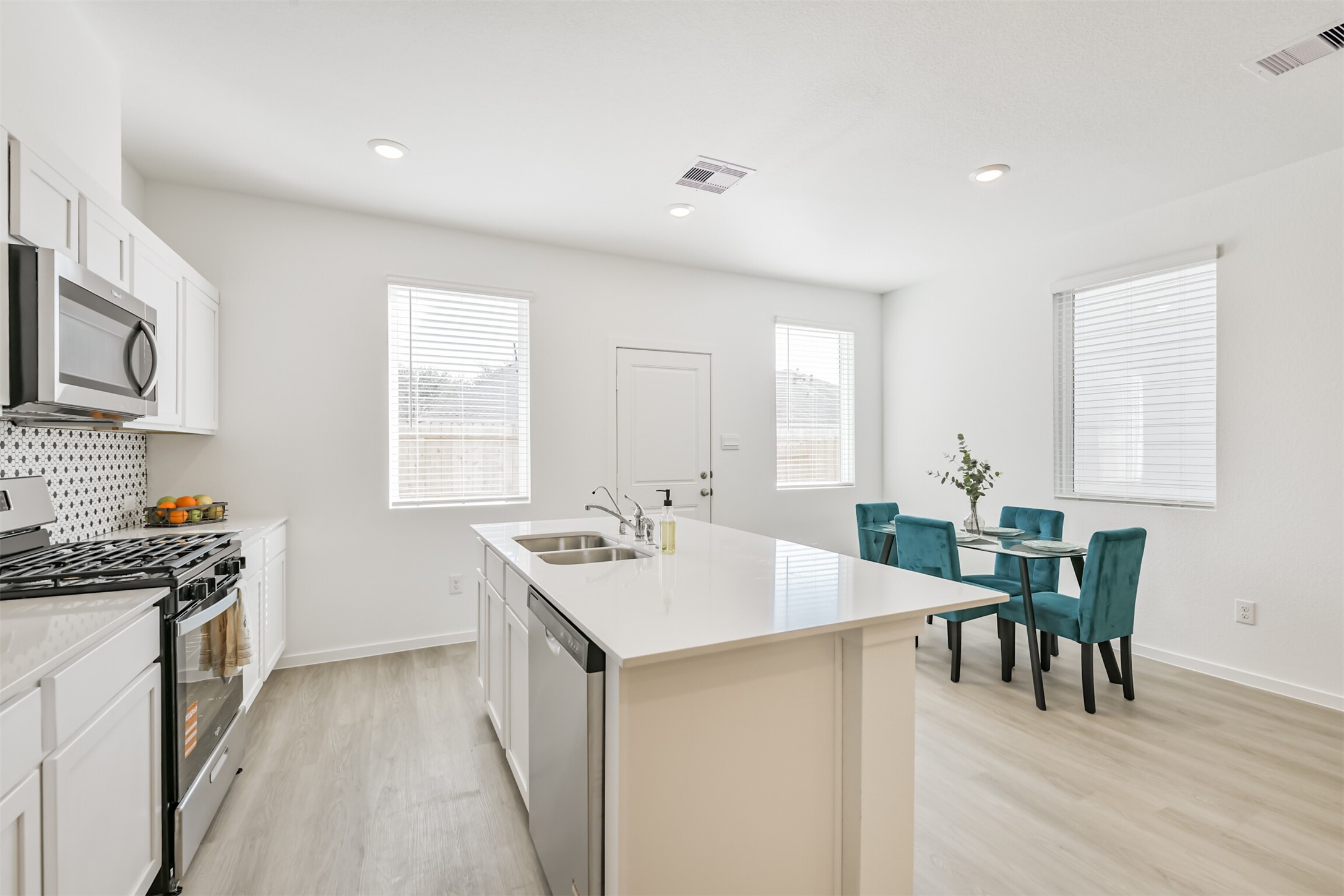 819 Sweet Jubilee Lane Houston, TX 77090 - Photo 8 of 25 a kitchen with counter and cabinets