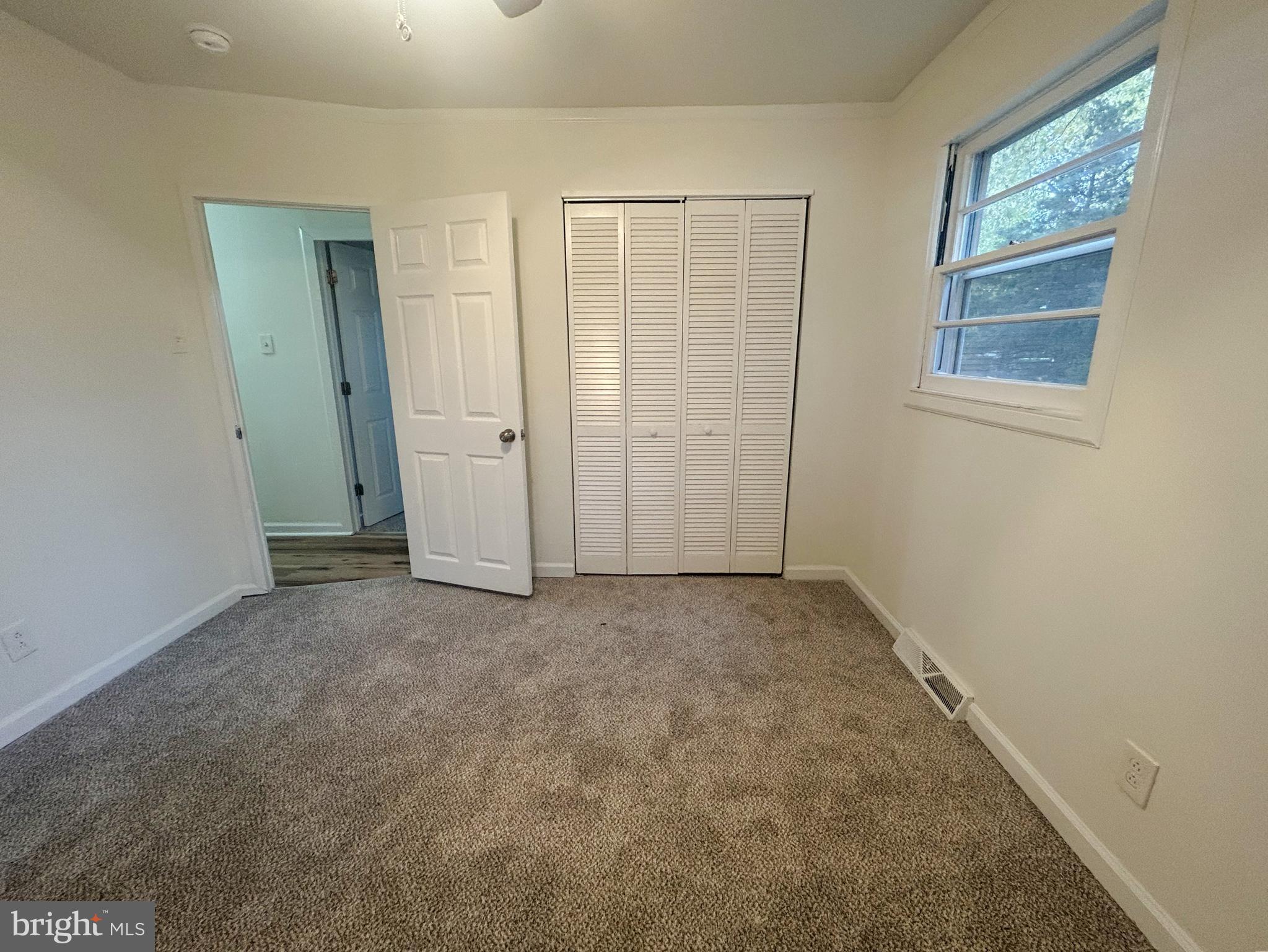 15 Livingstone Road Sewell, NJ 08080 - Photo 10 of 16 an empty room with windows and closet