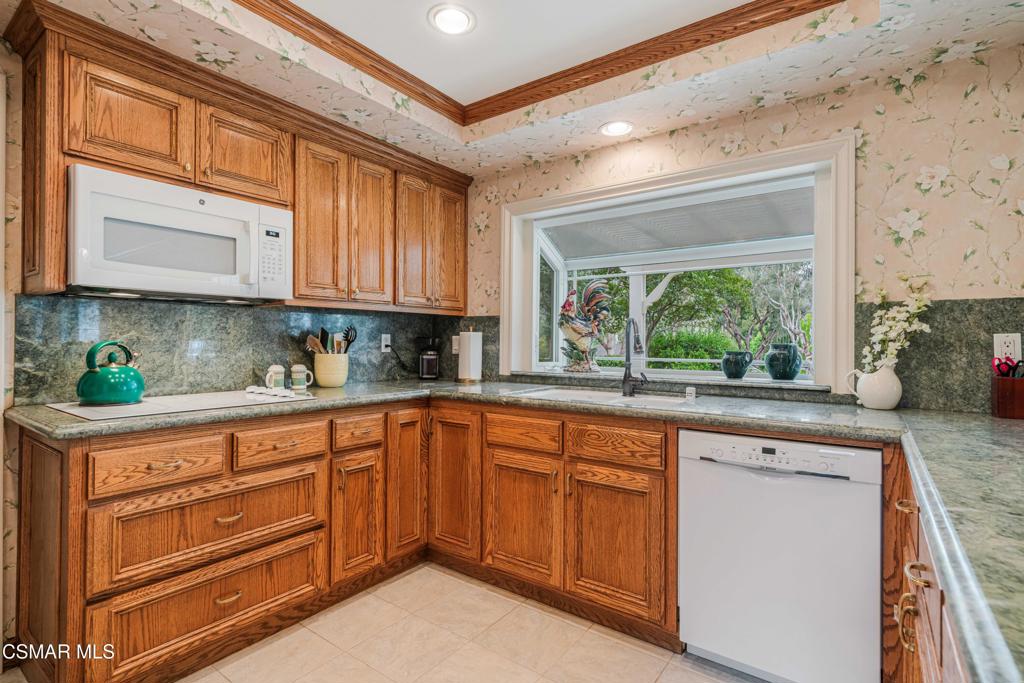 351 Buckboard Circle Simi Valley, CA 93065 - Photo 14 of 58