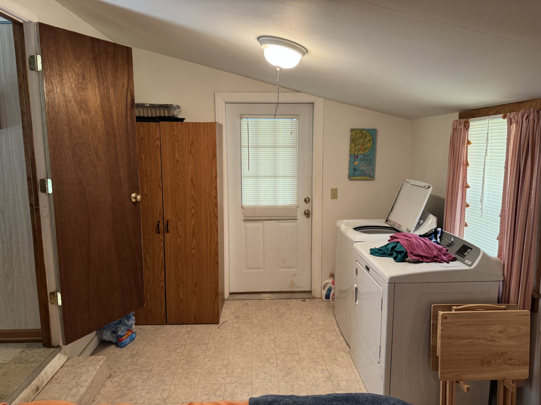 100 Haylee Road Waverly, TN 37185 - Photo 6 of 13 a workspace with furniture and window
