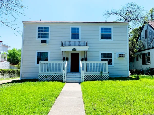 $795 | 1524 West Woodlawn Avenue, Unit 1, San Antonio, TX 78201