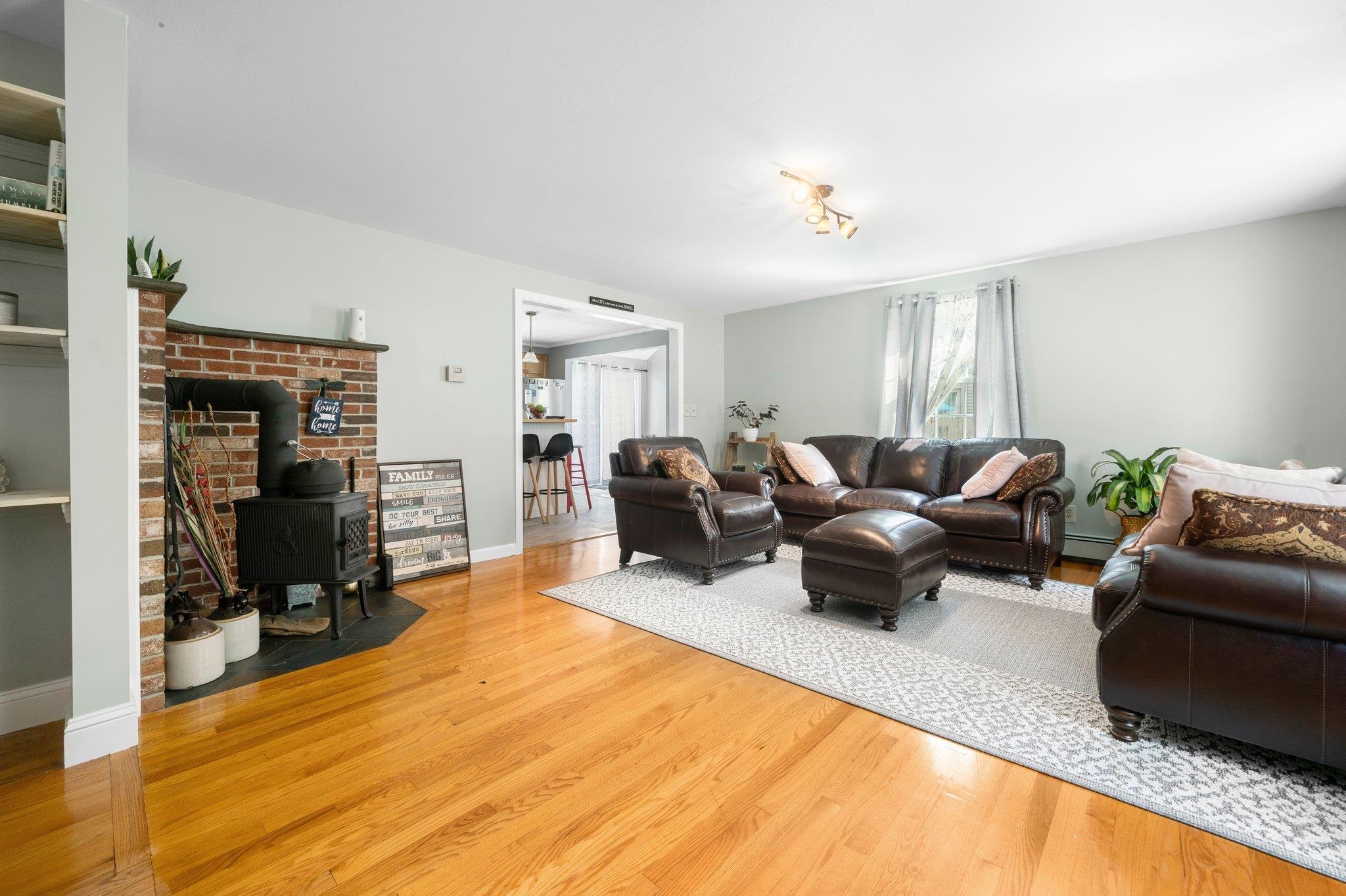 394 Salmon Falls Road Rochester, NH 03868 - Photo 5 of 30