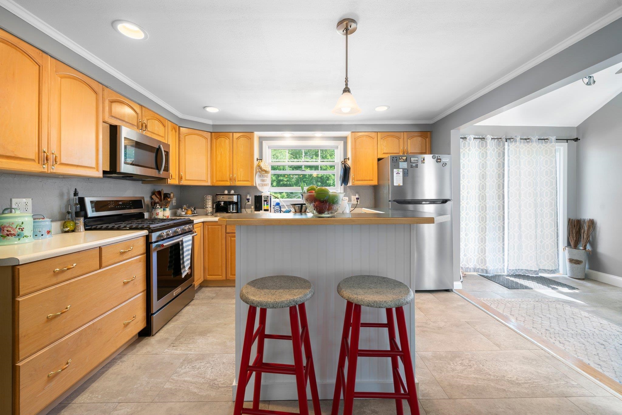 394 Salmon Falls Road Rochester, NH 03868 - Photo 8 of 30