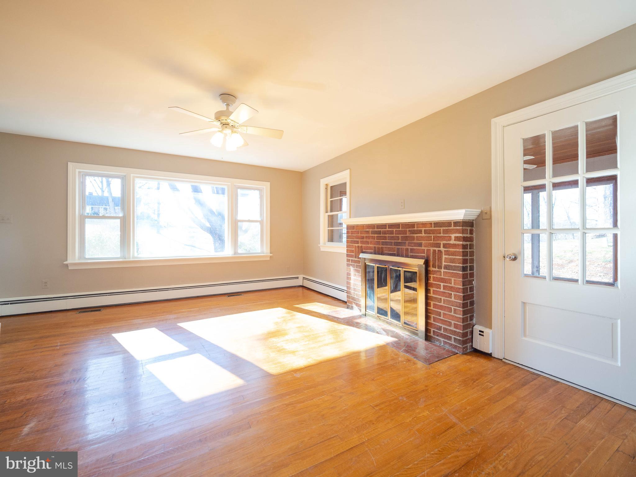 12361 Metlock Road Culpeper, VA 22701 - Photo 4 of 14 Living Room