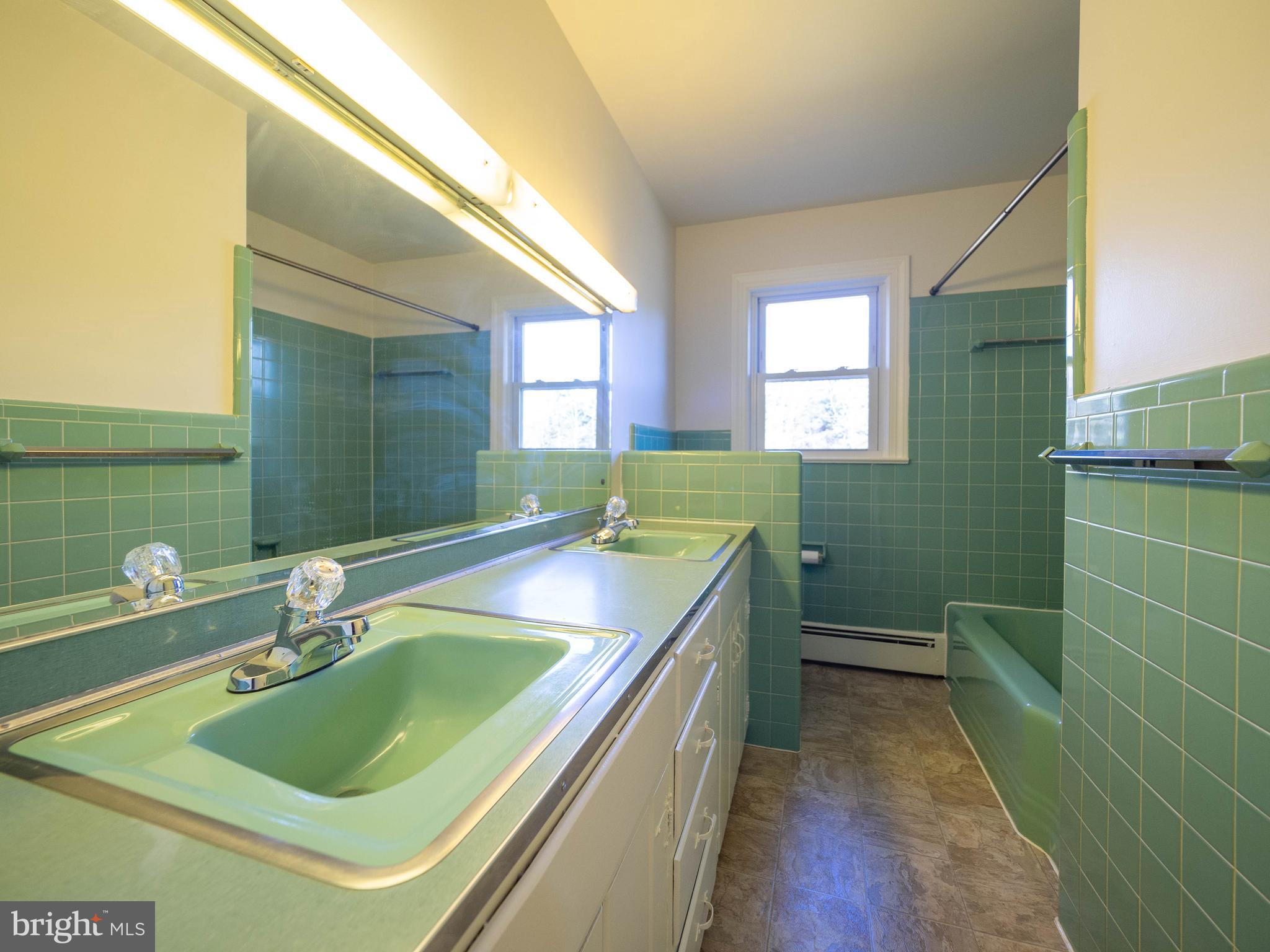 12361 Metlock Road Culpeper, VA 22701 - Photo 9 of 14 Hall Full Bath