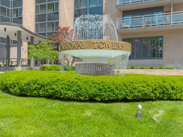 $135,700 | 4545 Wornall Road, Unit 208, Kansas City, MO 64111