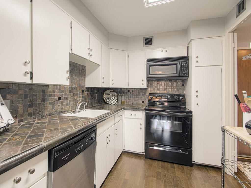 4545 Wornall Road, Unit 208 Kansas City, MO 64111 - Photo 11 of 37