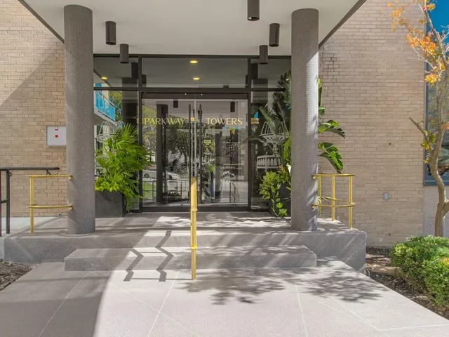 $135,700 | 4545 Wornall Road, Unit 208, Kansas City, MO 64111