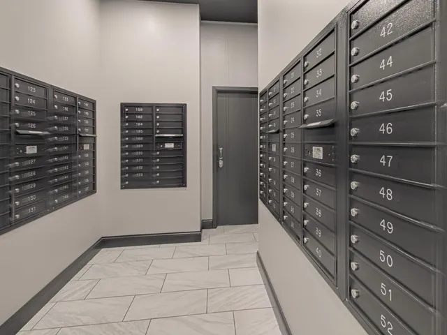 $135,700 | 4545 Wornall Road, Unit 208, Kansas City, MO 64111