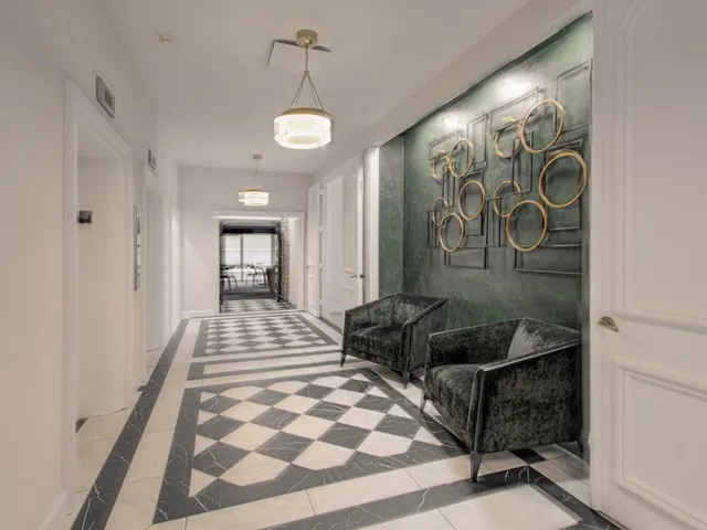 $135,700 | 4545 Wornall Road, Unit 208, Kansas City, MO 64111