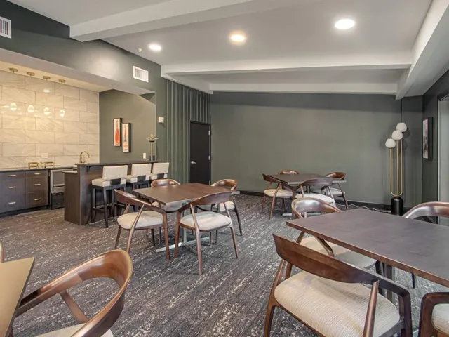 $135,700 | 4545 Wornall Road, Unit 208, Kansas City, MO 64111