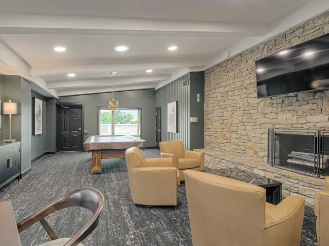 $135,700 | 4545 Wornall Road, Unit 208, Kansas City, MO 64111