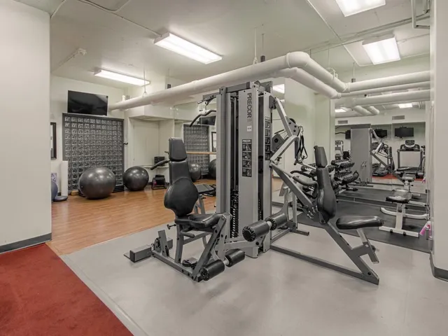 $135,700 | 4545 Wornall Road, Unit 208, Kansas City, MO 64111