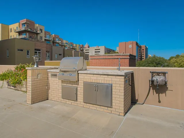 $135,700 | 4545 Wornall Road, Unit 208, Kansas City, MO 64111