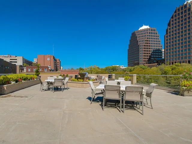 $135,700 | 4545 Wornall Road, Unit 208, Kansas City, MO 64111