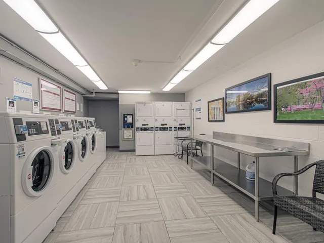 $135,700 | 4545 Wornall Road, Unit 208, Kansas City, MO 64111