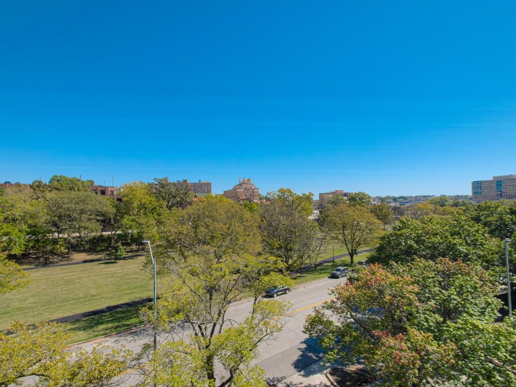 4545 Wornall Road, Unit 208 Kansas City, MO 64111 - Photo 36 of 37