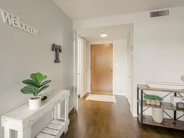 $135,700 | 4545 Wornall Road, Unit 208, Kansas City, MO 64111