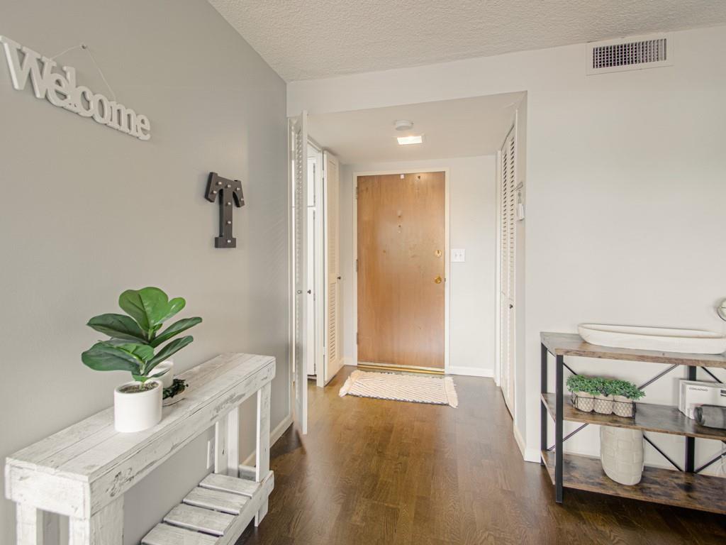 4545 Wornall Road, Unit 208 Kansas City, MO 64111 - Photo 4 of 37