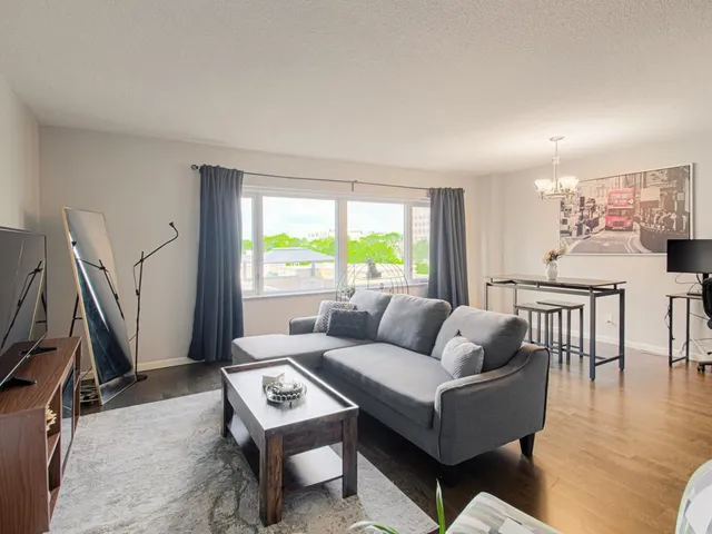 $135,700 | 4545 Wornall Road, Unit 208, Kansas City, MO 64111