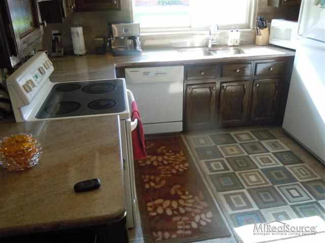 321 Union Drive Rochester, MI 48307 - Photo 10 of 30 31145270-9.JPG