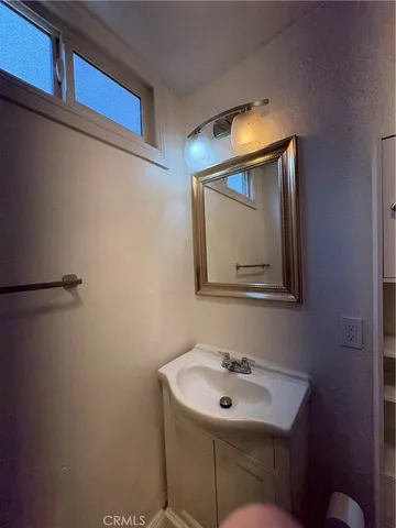 $1,950 | 1325 1/2 Douglas Street, Los Angeles, CA 90026