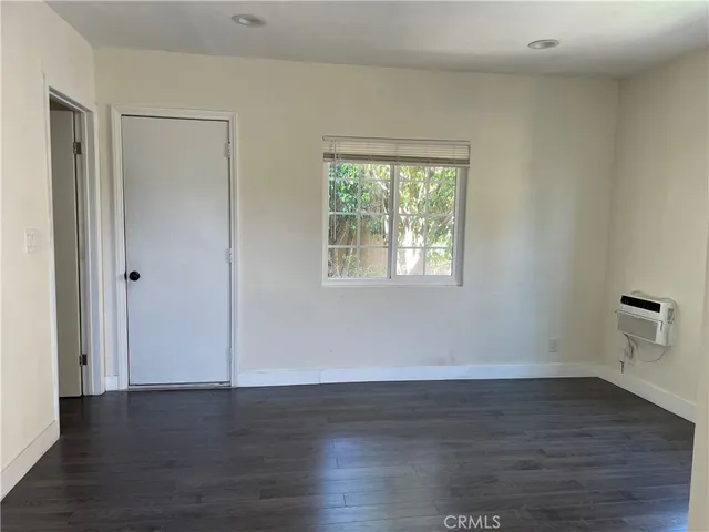$1,950 | 1325 1/2 Douglas Street, Los Angeles, CA 90026