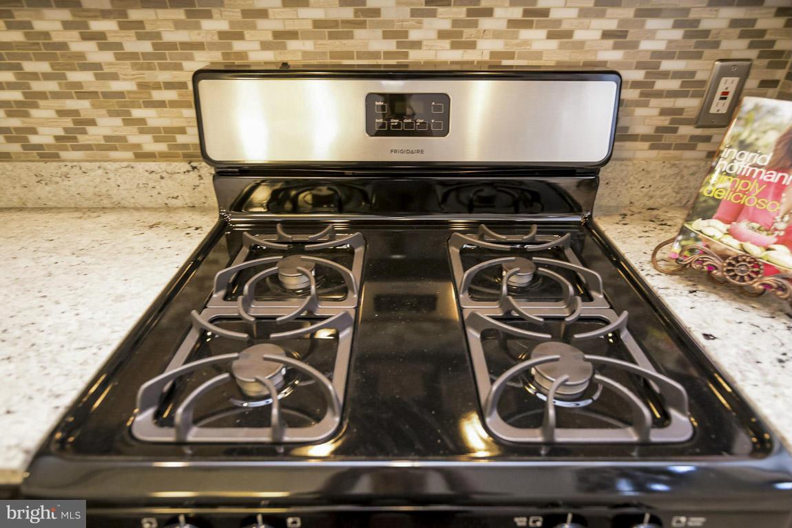 718 Middlesex Road Baltimore, MD 21221 - Photo 8 of 30 a close view of stove