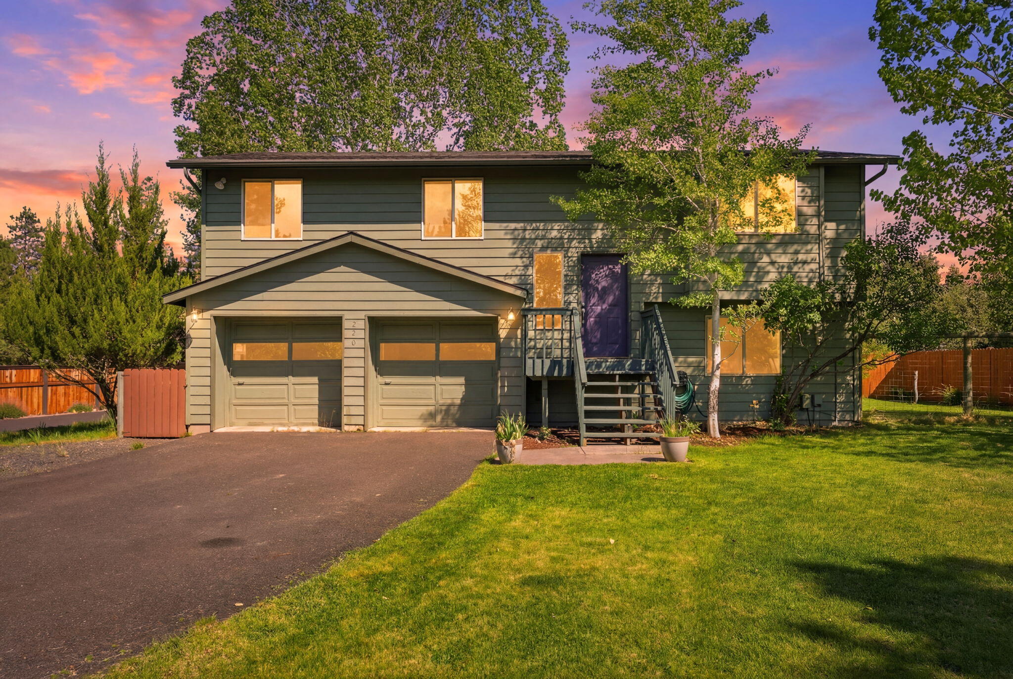 220 North Rope Place Sisters, OR 97759 - Photo 1 of 28 Front