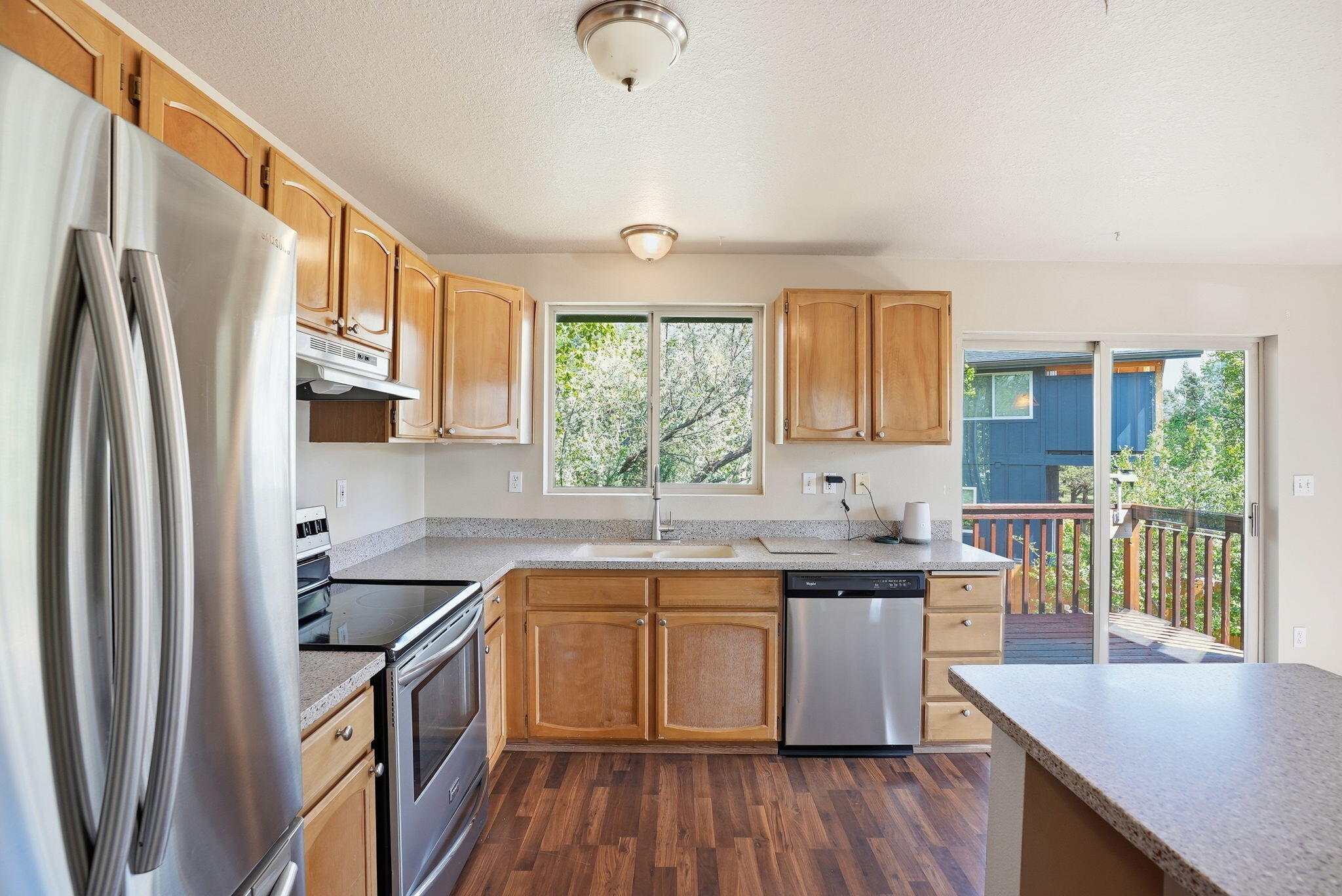 220 North Rope Place Sisters, OR 97759 - Photo 13 of 28 kitchen_3