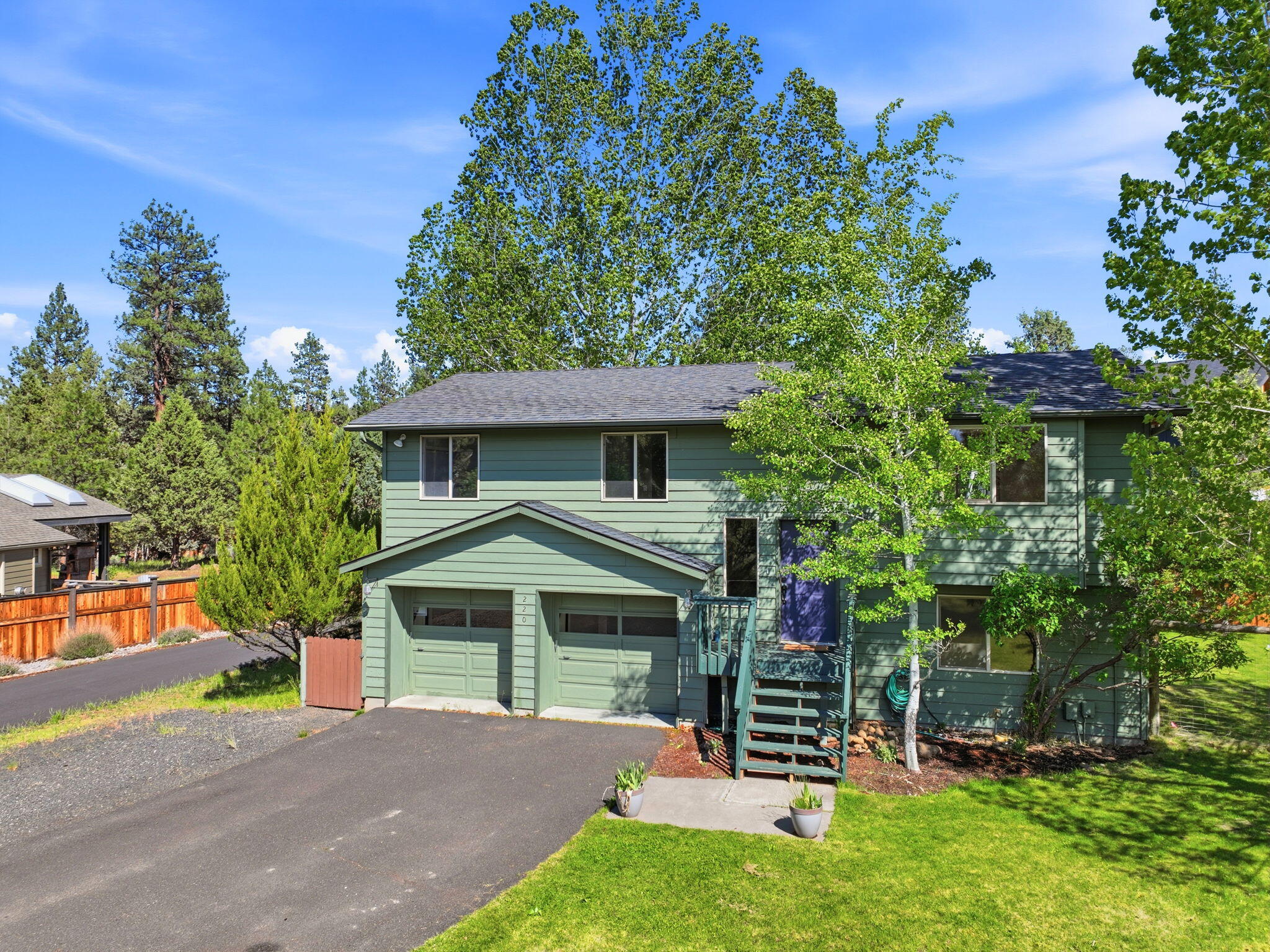 220 North Rope Place Sisters, OR 97759 - Photo 3 of 28 front_day