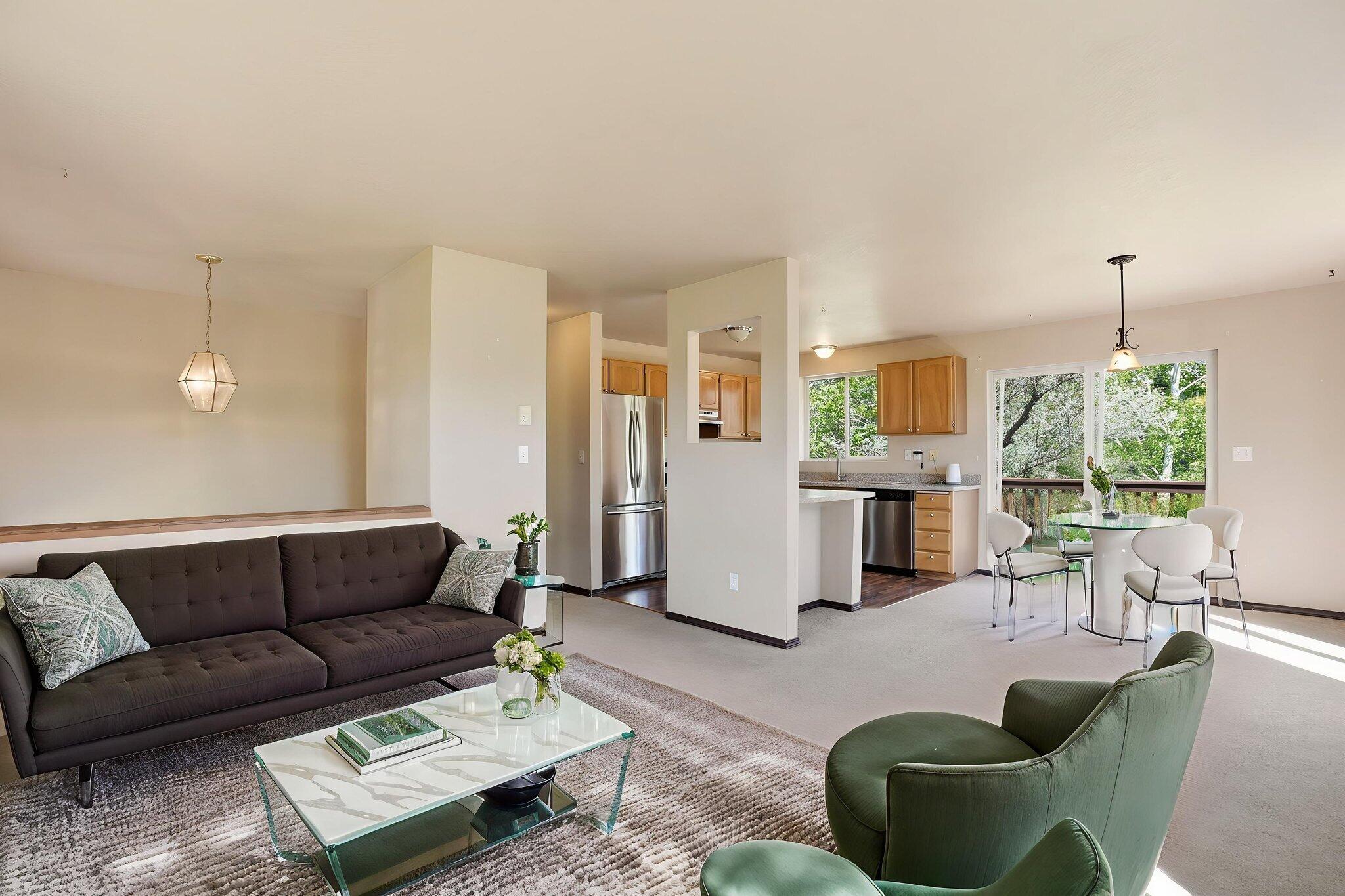 220 North Rope Place Sisters, OR 97759 - Photo 4 of 28 living_staged