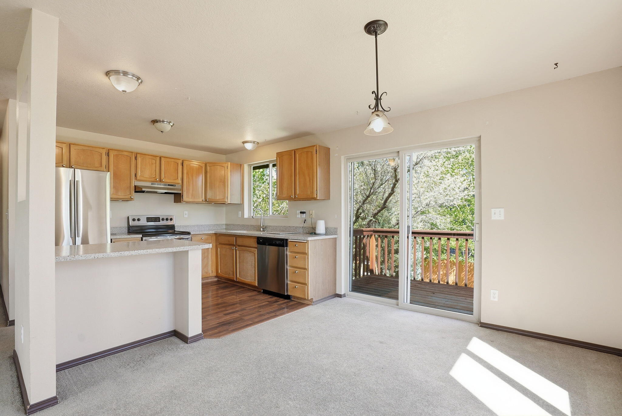 220 North Rope Place Sisters, OR 97759 - Photo 5 of 28 living_unstaged