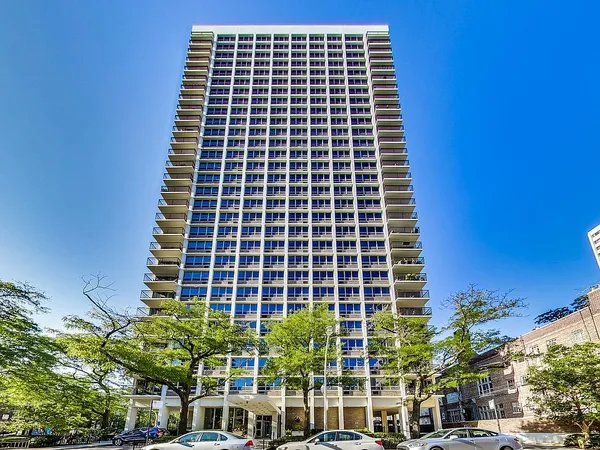 $2,295 | 88 West Schiller Street, Unit 703, Chicago, IL 60610