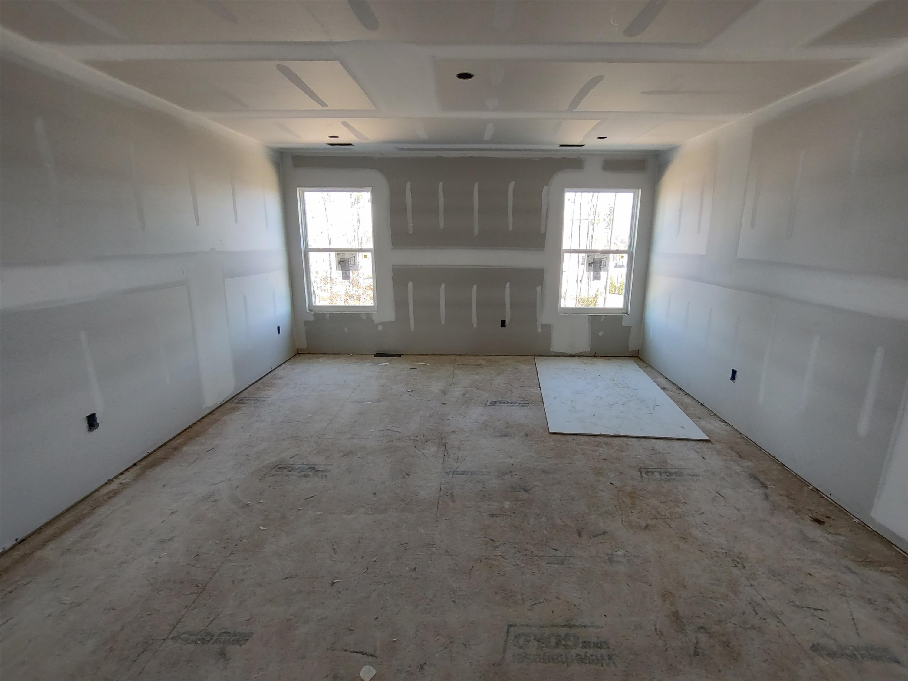 18 Cliffview Drive Garner, NC 27529 - Photo 22 of 26 an empty room with windows