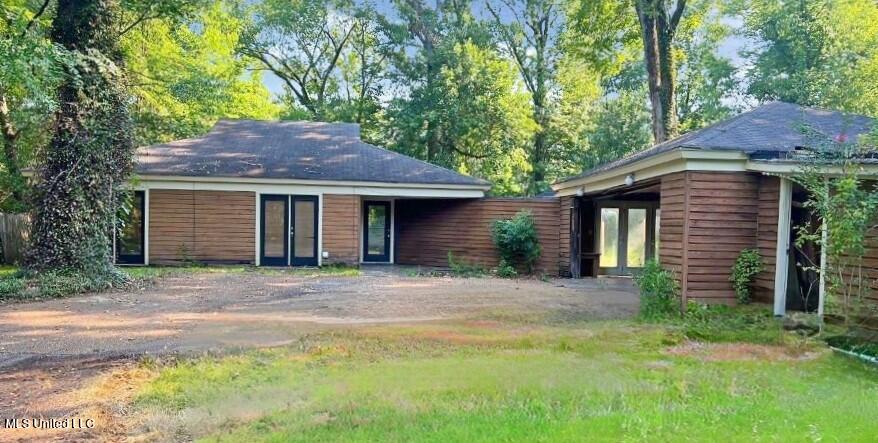 806 Colonial Circle Jackson, MS 39211 - Photo 1 of 20 Photo 1