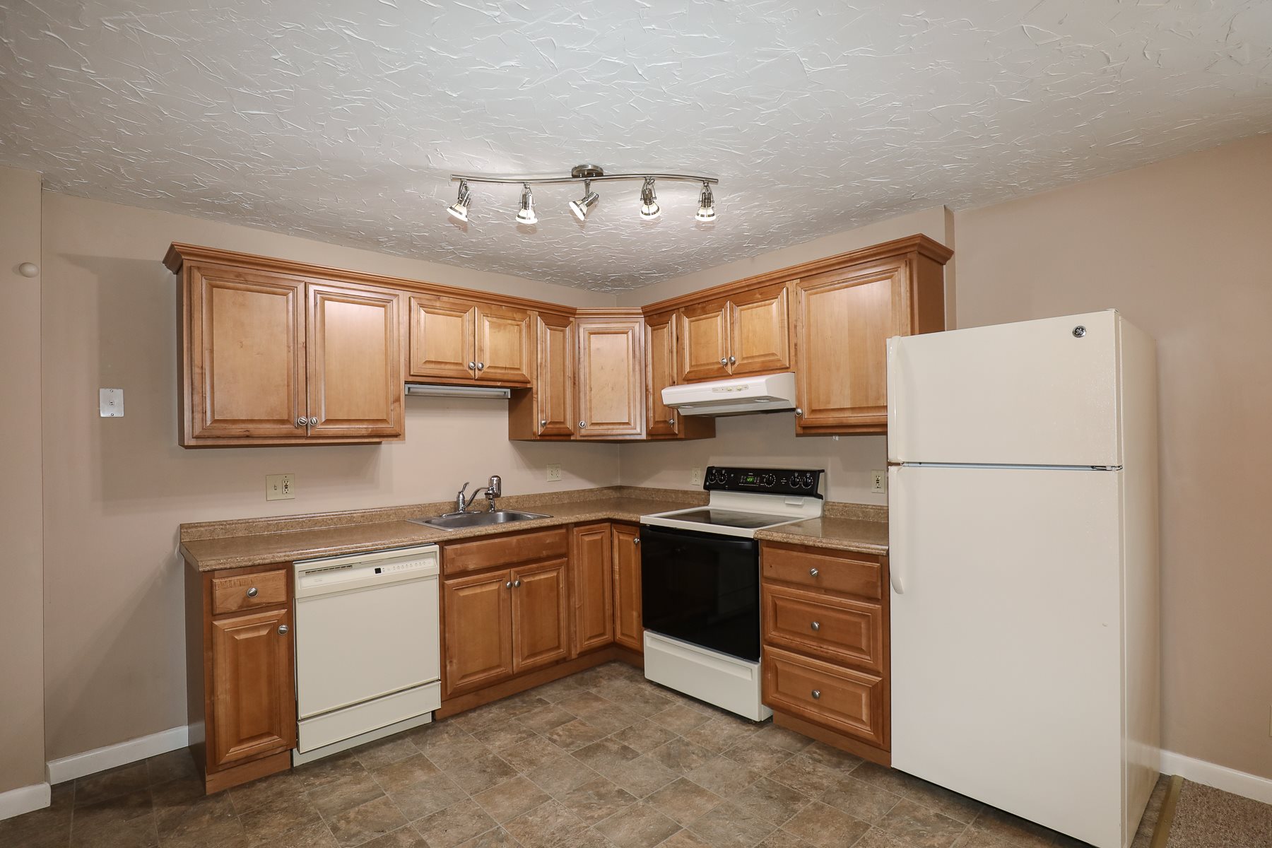 Undisclosed Address Hooksett, NH 03106 - Photo 4 of 14