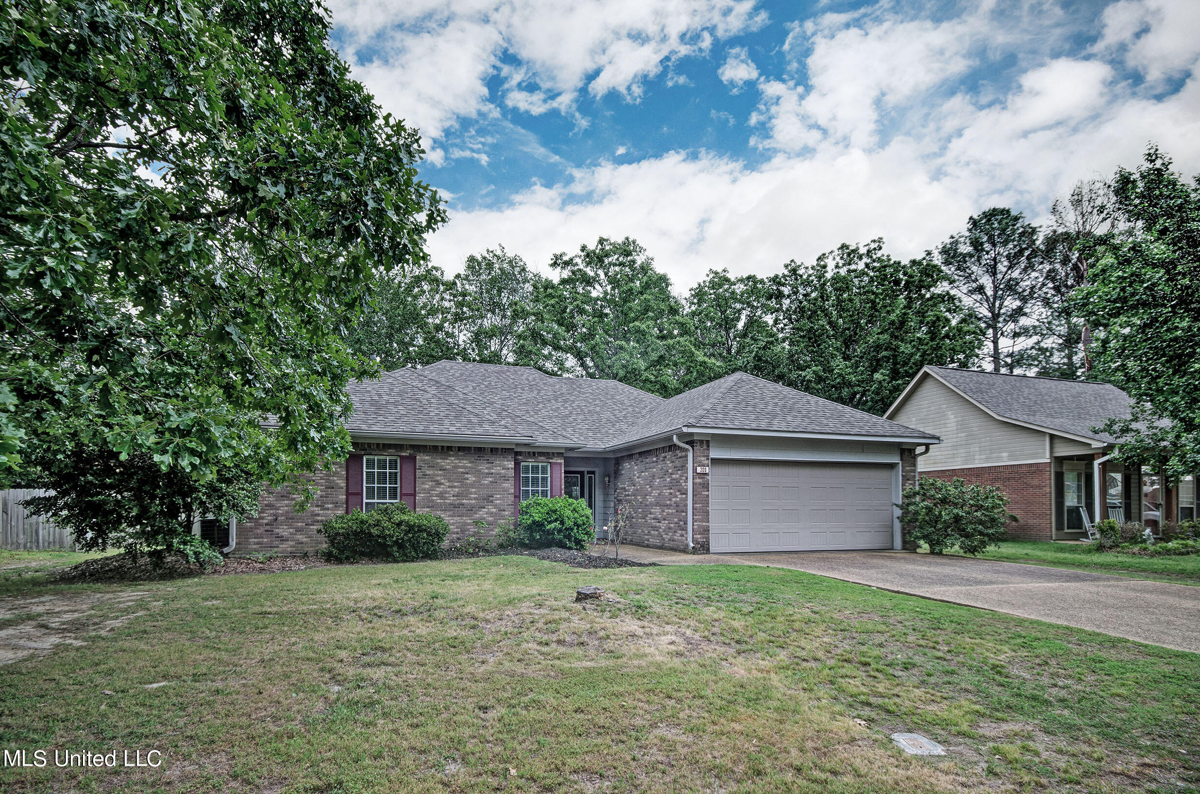 306 Water Oak Road Brandon, MS 39047 - Photo 2 of 27 IMGP8447_8_9