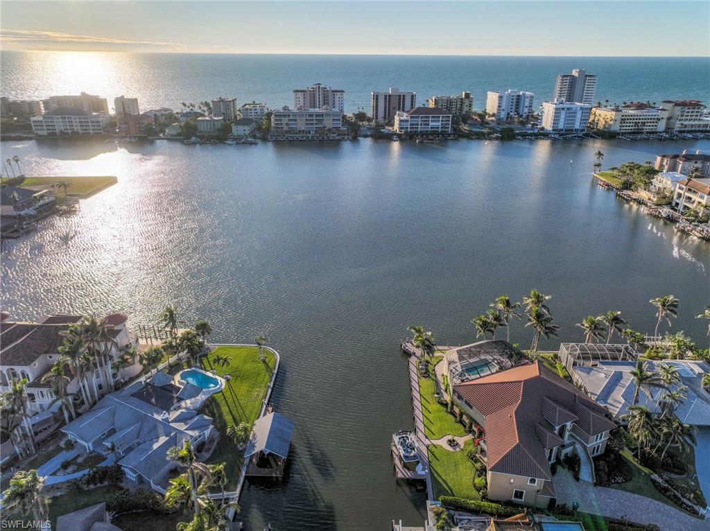 369 Pine Avenue Naples, FL 34108 - Photo 12 of 25