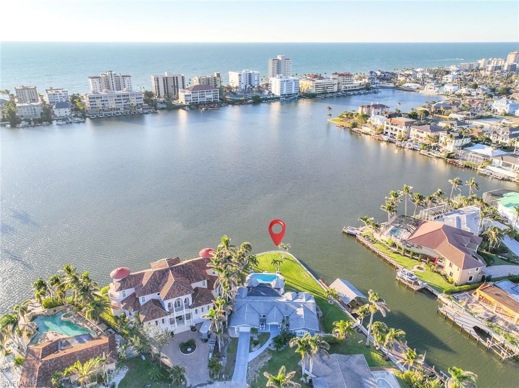 369 Pine Avenue Naples, FL 34108 - Photo 3 of 25