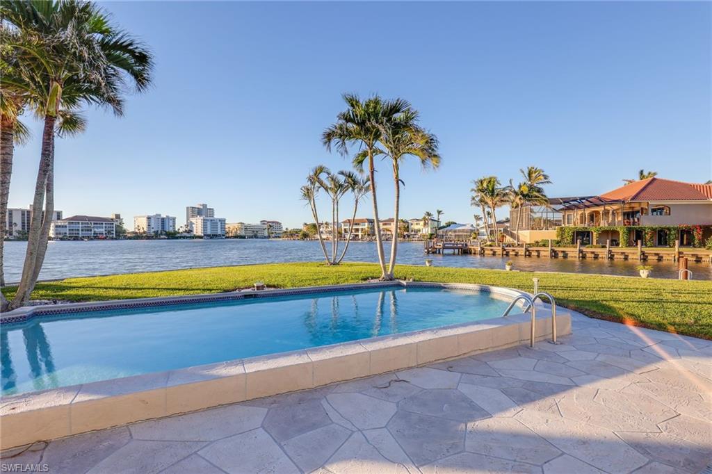 369 Pine Avenue Naples, FL 34108 - Photo 9 of 25