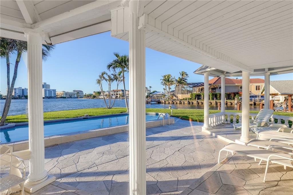 369 Pine Avenue Naples, FL 34108 - Photo 10 of 25