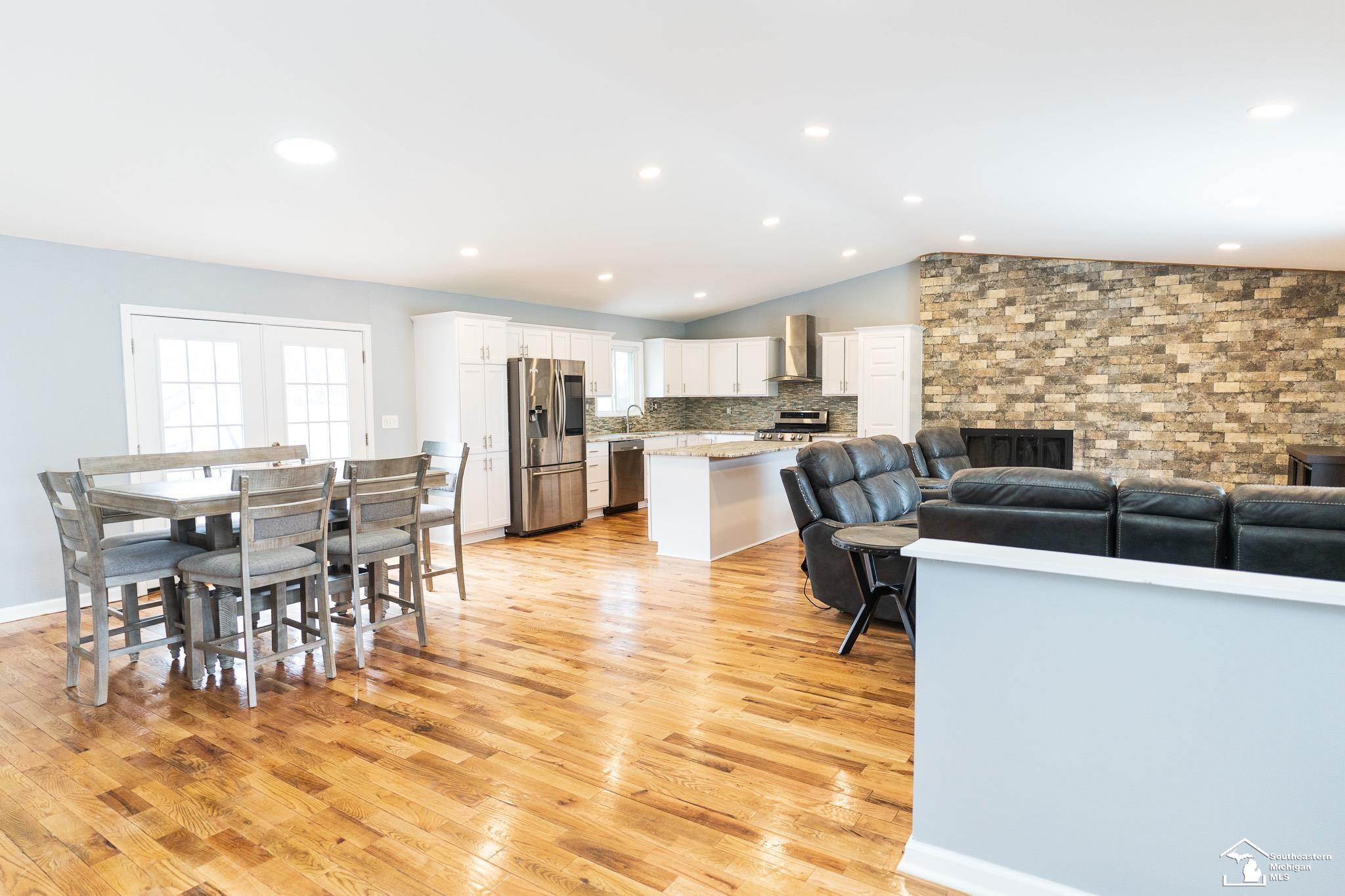 18338 Emit Road Riverview, MI 48193 - Photo 6 of 44 50101813-5.JPG