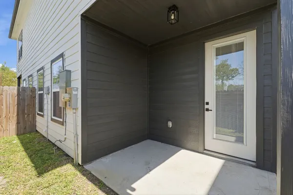 $2,000 | 8805 Parkway Drive, Houston, TX 77088