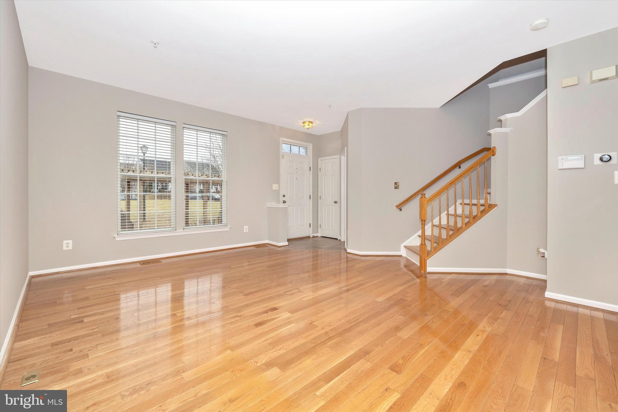 13906 Lullaby Road Germantown, MD 20874 - Photo 8 of 49 living room