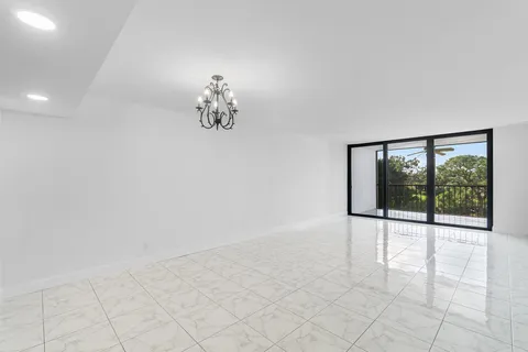 $349,000 | 6562 Boca Del Mar Drive, Unit 527, Boca Raton, FL 33433