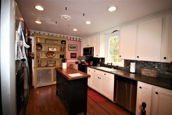 22 Orchard Road Holden, MA 01520 - Photo 6 of 39 Gallery Image 6