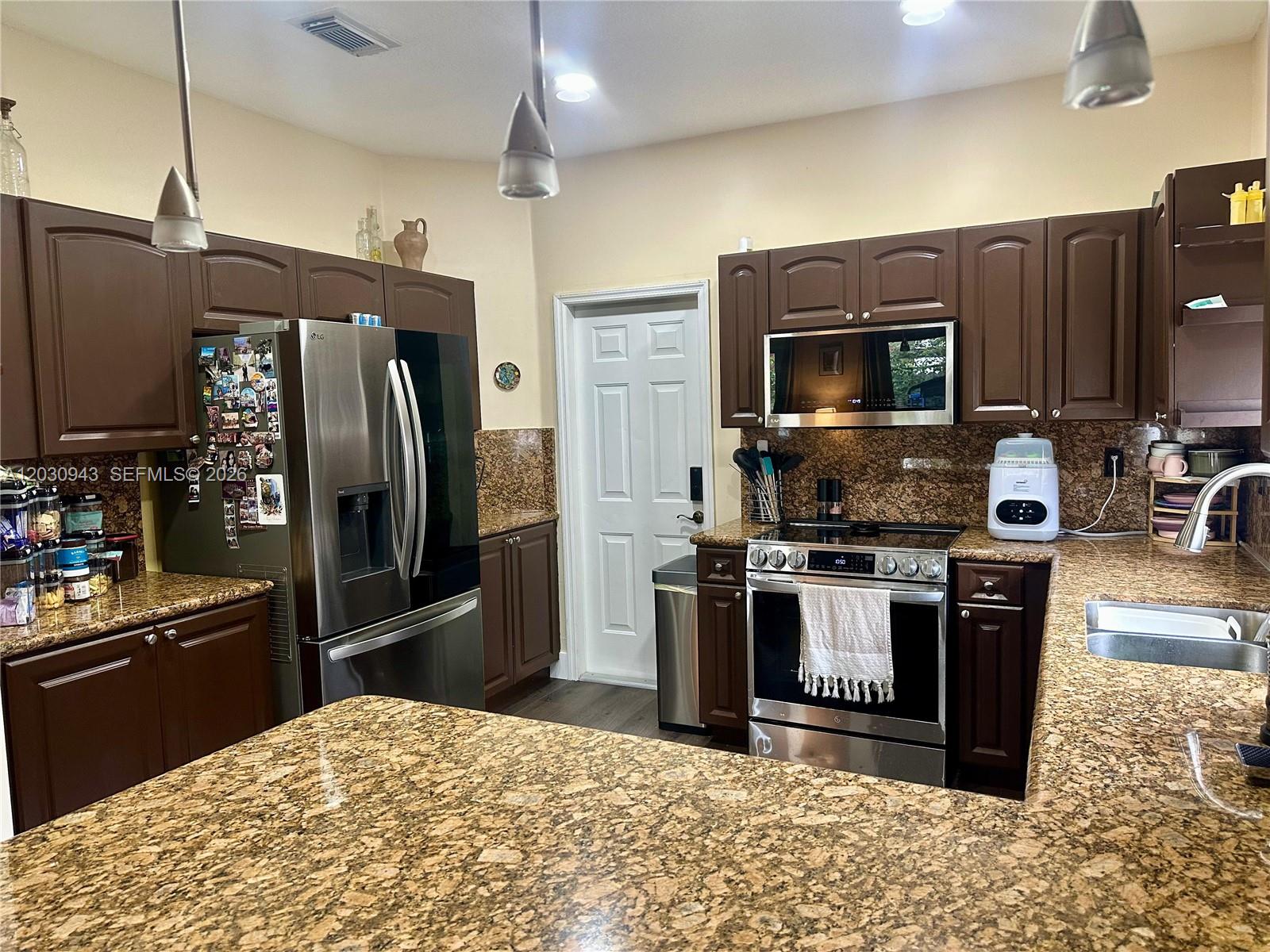 15490 Southwest 10th Street Miami, FL 33194 - Photo 11 of 34