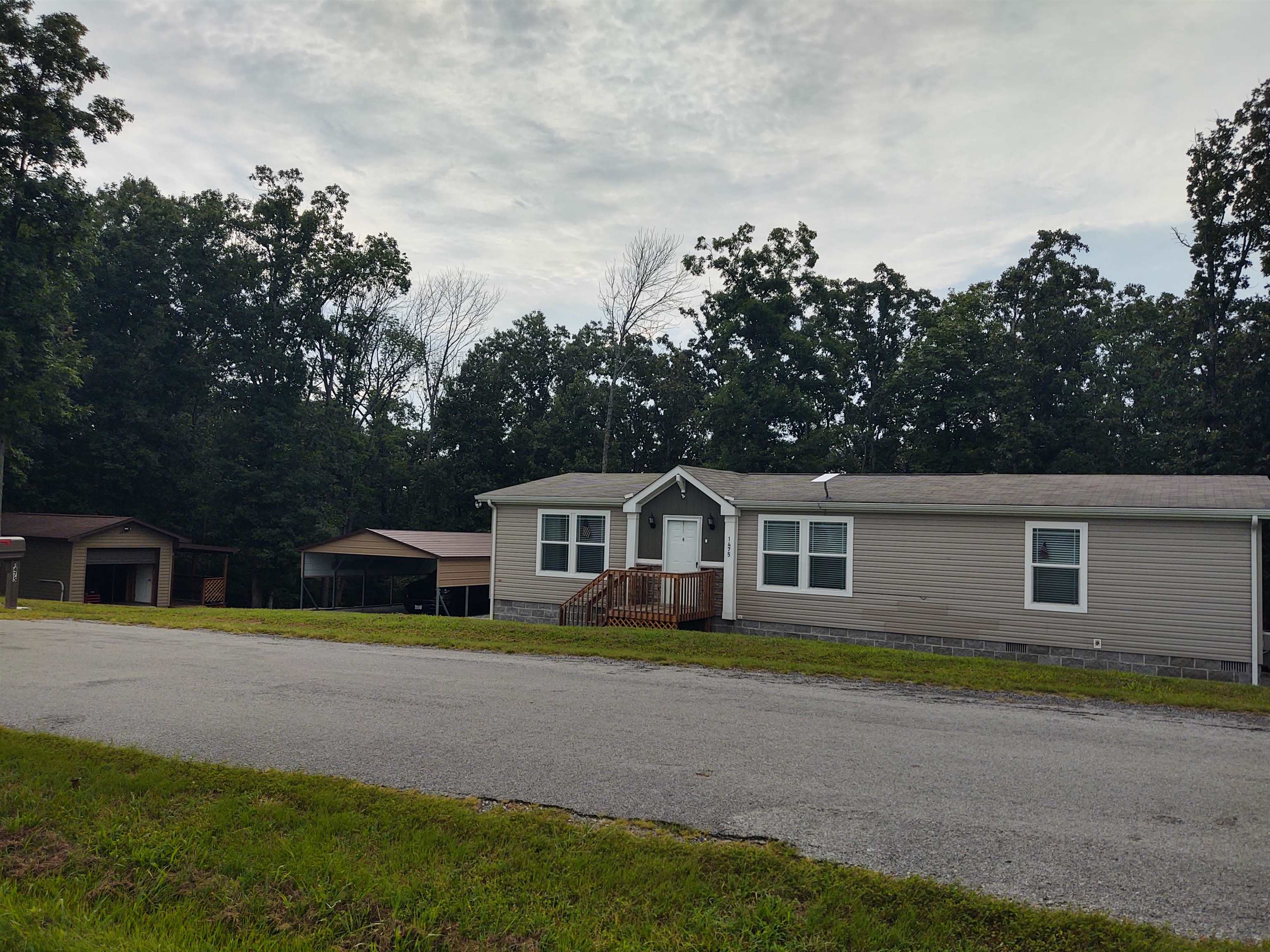 1475 Hound Dog Ridge Road Vienna, IL 62995 - Photo 2 of 29 Gallery Image 2