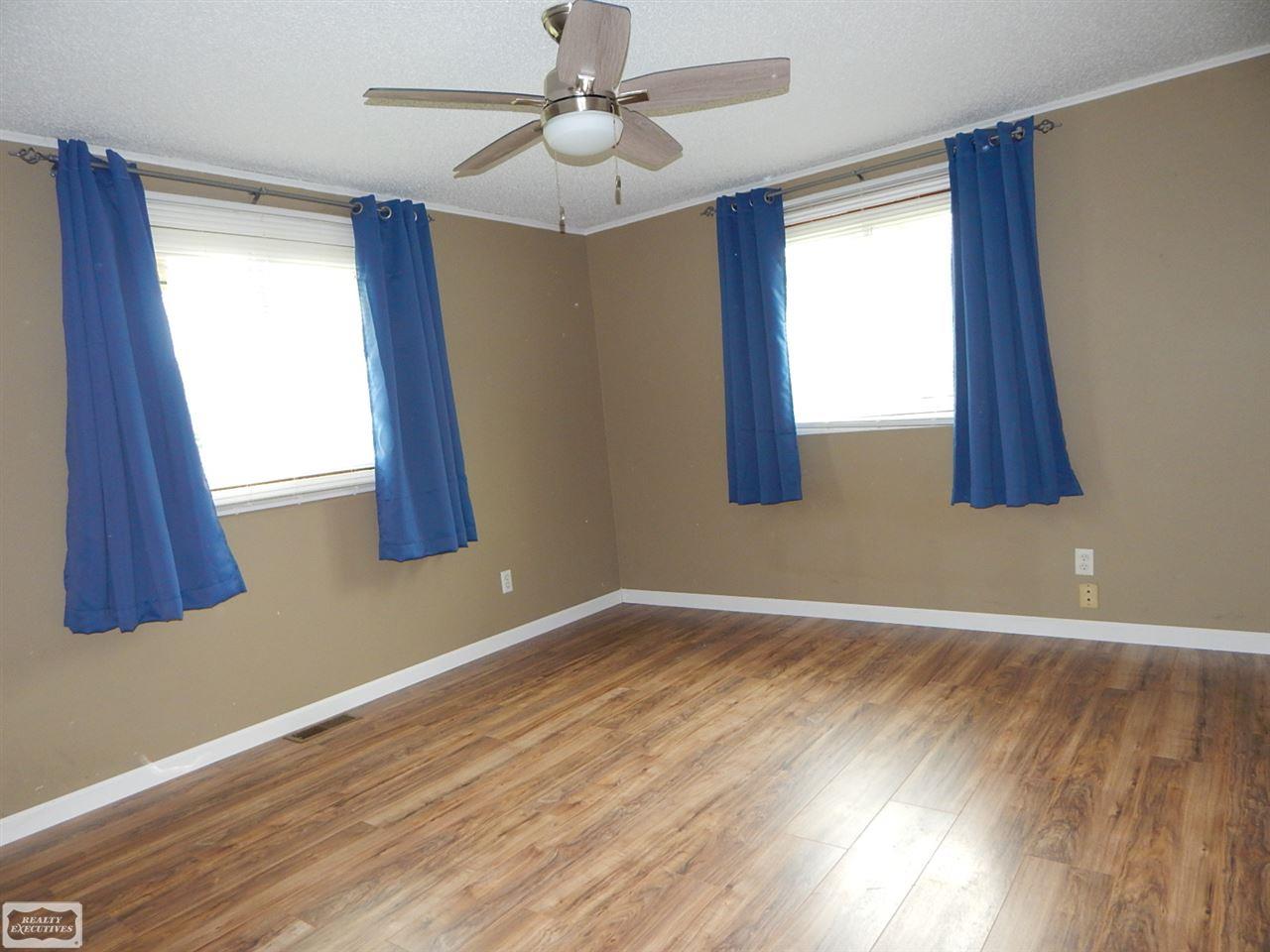 409 Stinson Road Memphis, MI 48041 - Photo 17 of 24 31392331-16.JPG